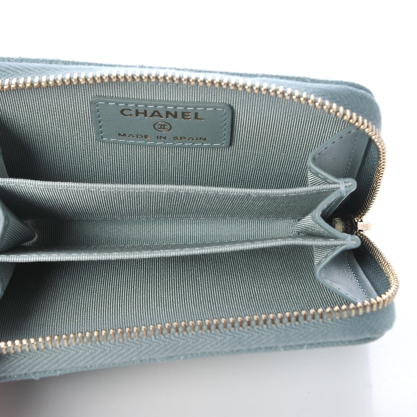 Iridescent Caviar Quilted Zip Coin Purse Light Blue