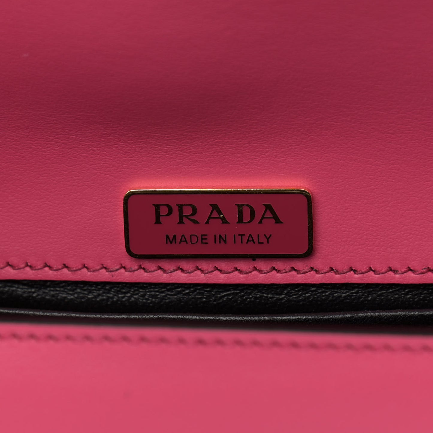 City Calf Saffiano Cahier Bag Fuxia Black