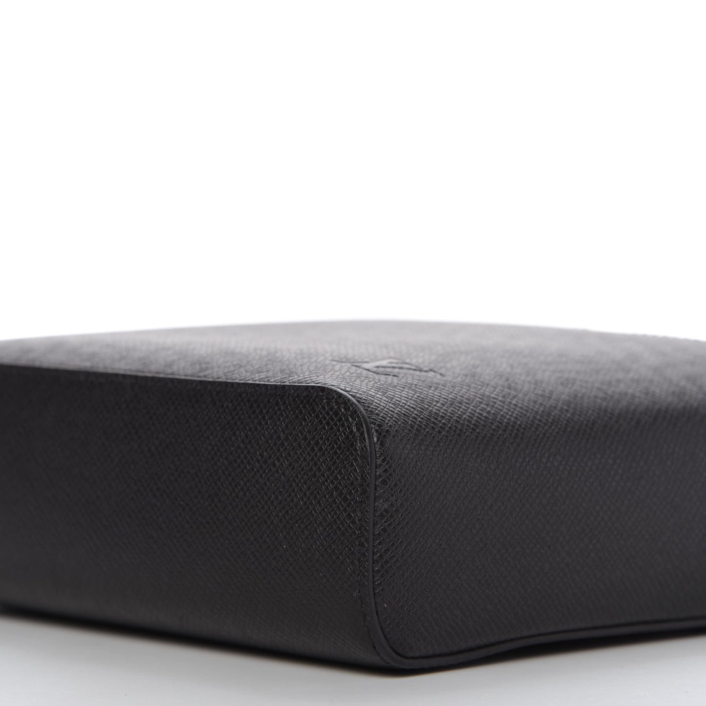 Taiga Anton Pochette Black