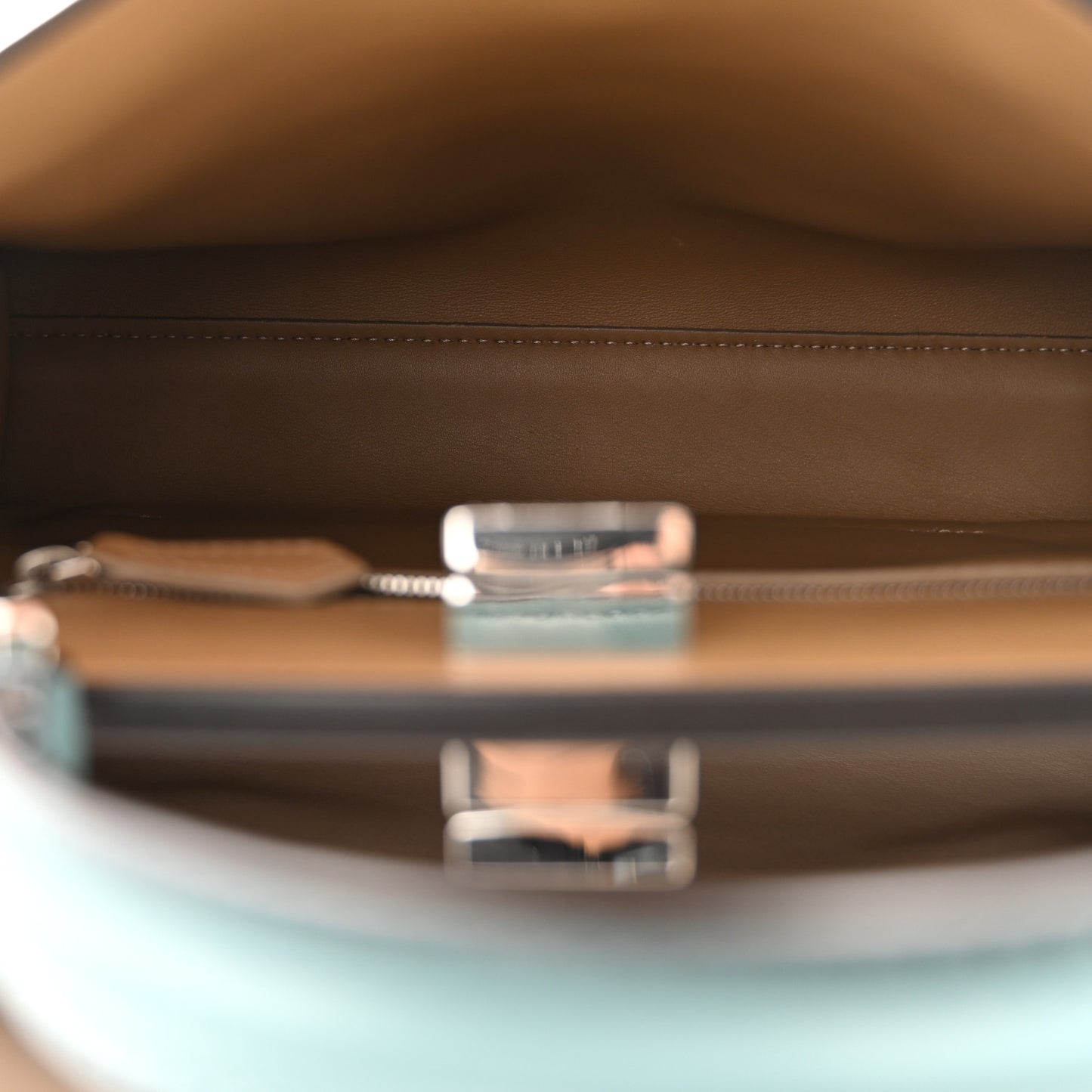 Vitello Tahiti Burro Bi-Color Medium Peekaboo Iconic Essentially Satchel Pound Sand Nuvola