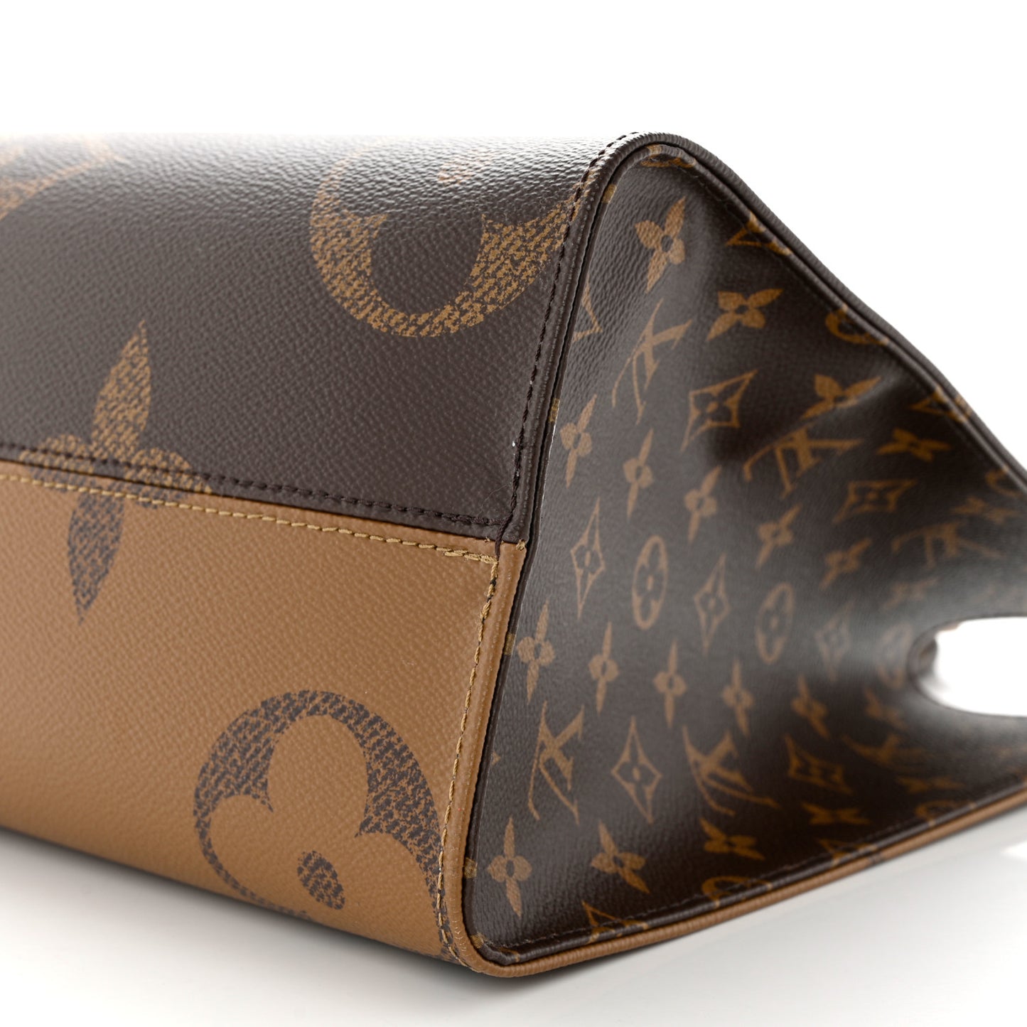 Reverse Monogram Giant Onthego MM