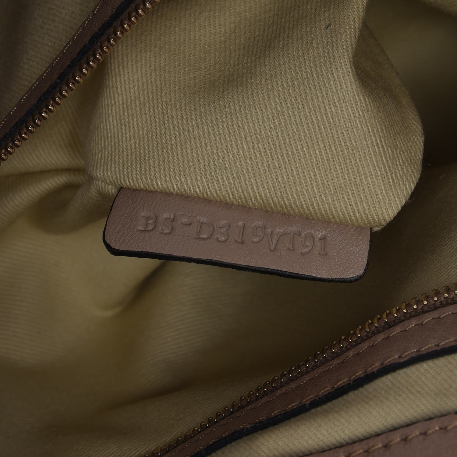 Valentino Garavani Grained Calfskin Va Va Voom Tote Sabbia 7 of 7