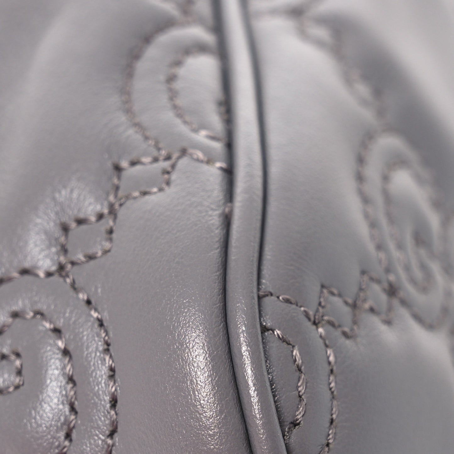 Calfskin GG Matelasse Chain Handbag Dusty Grey Natural
