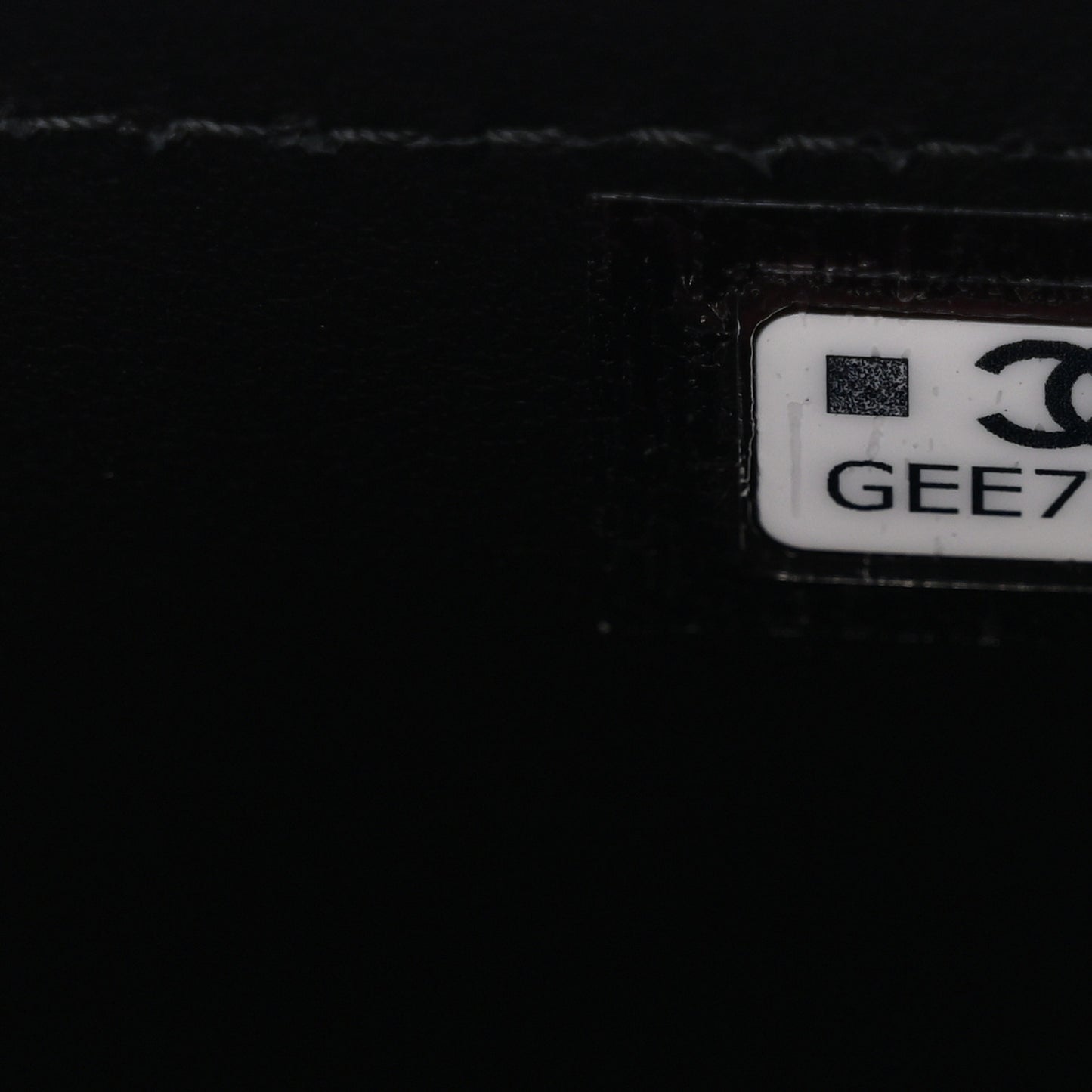 Shiny Caviar Preppy Coco Long Vanity With Strap Black