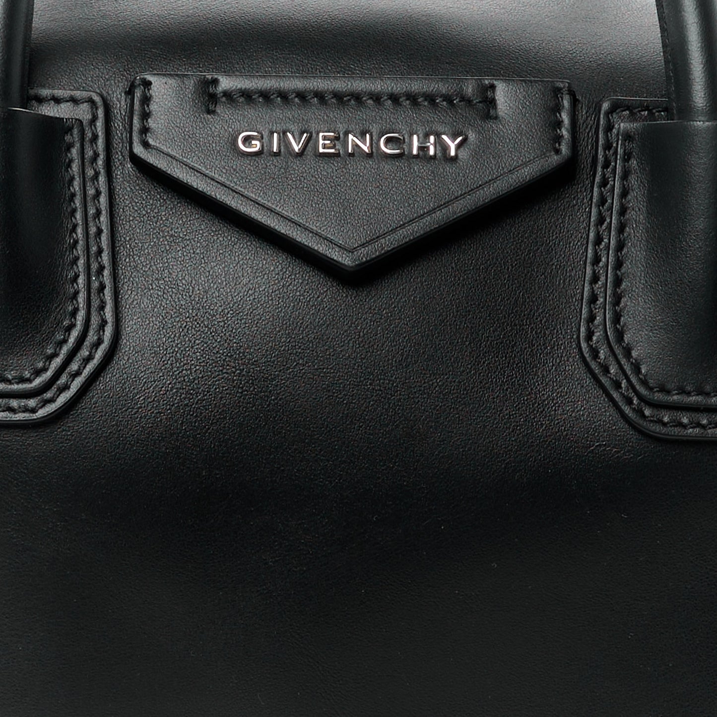 Smooth Calfskin Small Soft Antigona Black