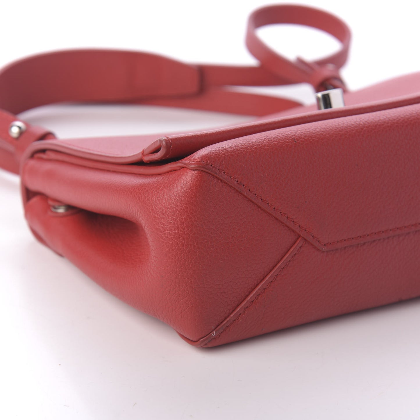Calfskin Lockme II Chain Bag BB Rubis
