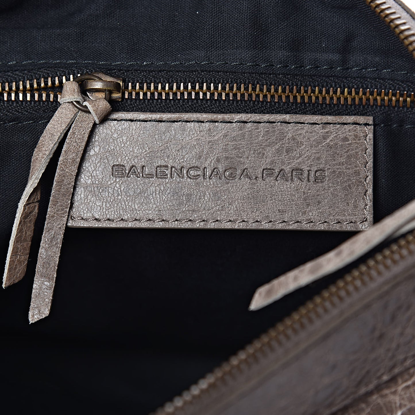Agneau Classic Hardware Flat Handle Clutch Gris Poivre