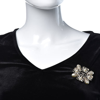 Chanel Pearl Baguette Crystal Sparkling Pearls CC Brooch White Light Gold 2 of 4
