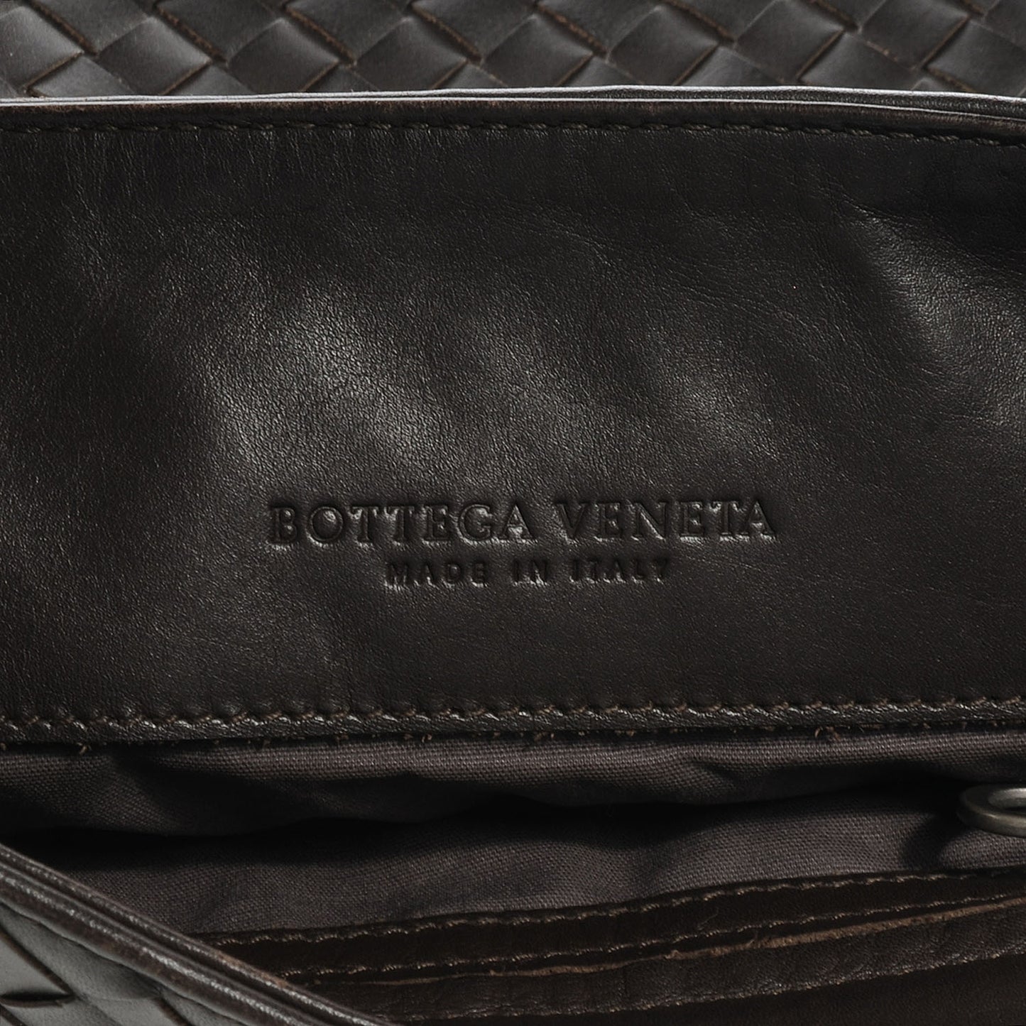 Nappa Intrecciato VN Flat Messenger Bag Ebano