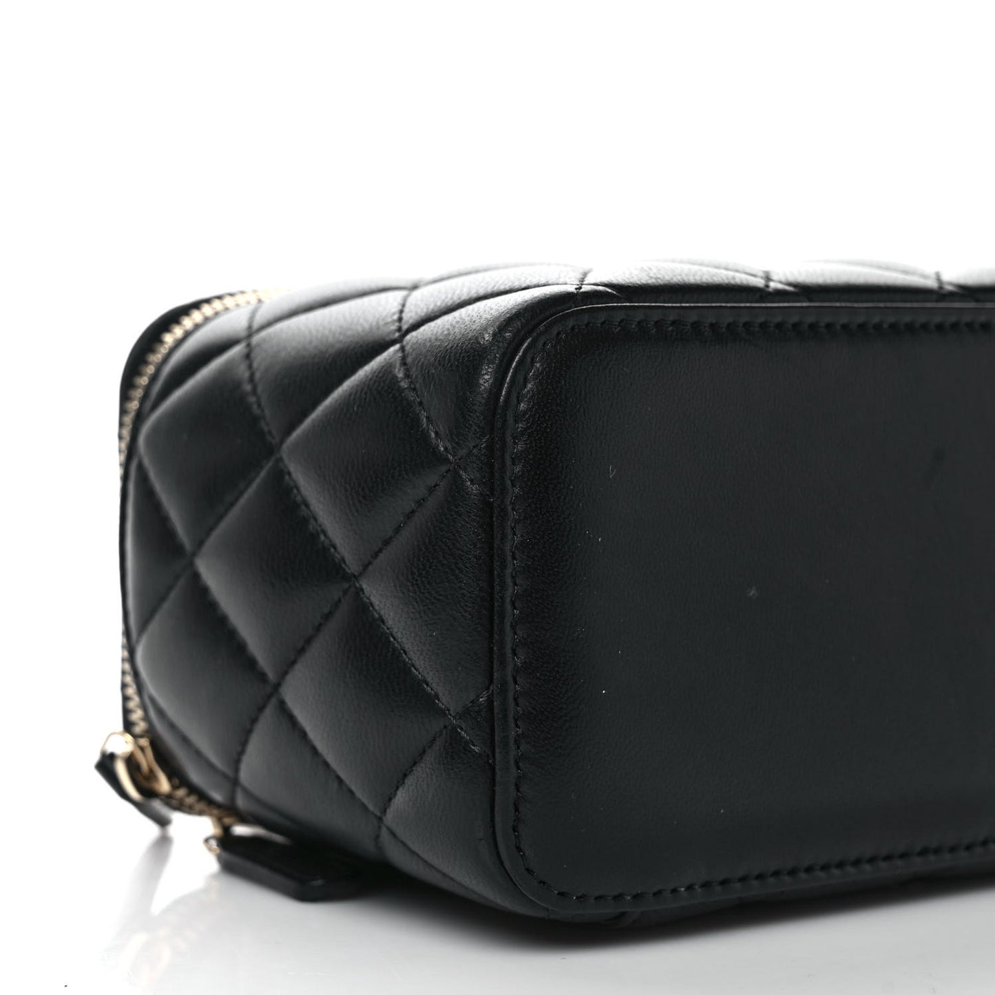 Lambskin Quilted Small Pearl Crush Vanity Case With Chain Black