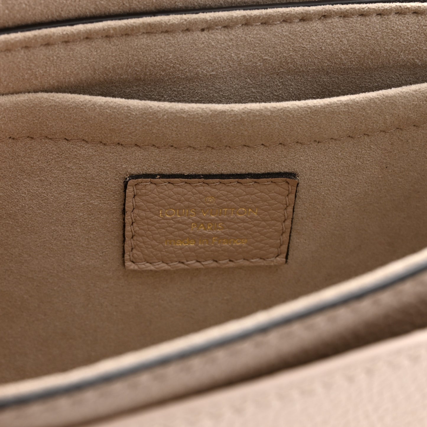 Grained Calfskin Lockme Tender Greige
