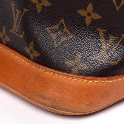 Louis Vuitton Monogram Alma PM 23 of 36