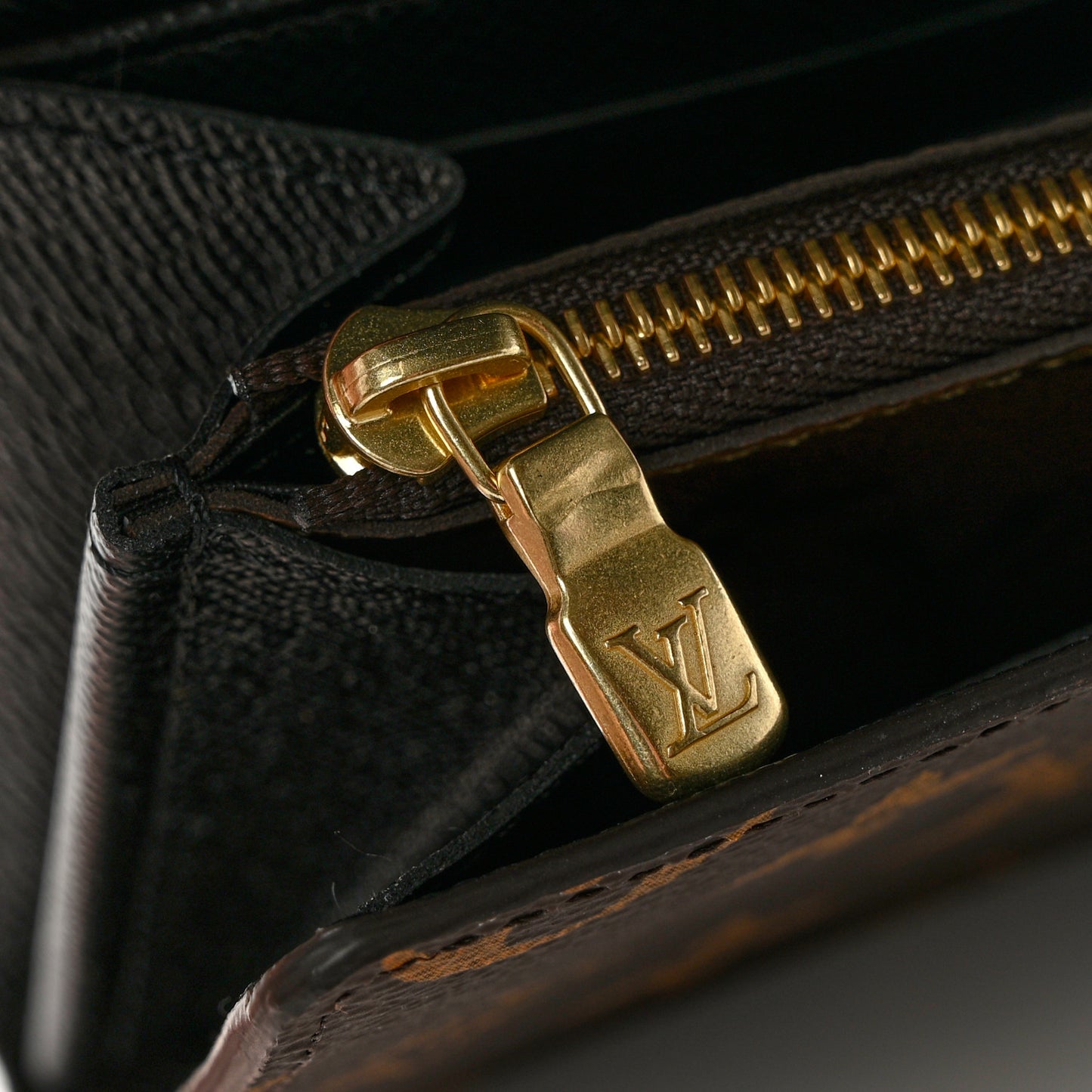 Reverse Monogram Giant Sarah Wallet