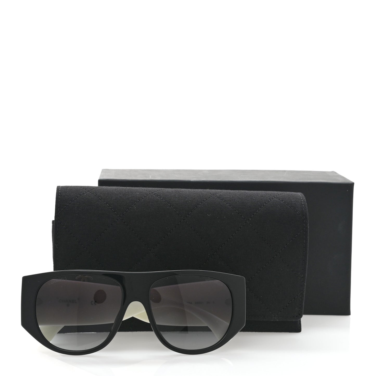 Acetate Quilted CC Pilot Sunglasses 71465 White Black