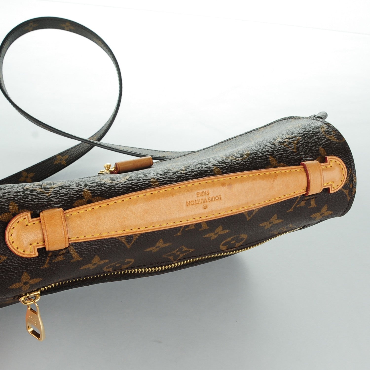 Louis Vuitton Monogram Pochette Metis 9 of 9