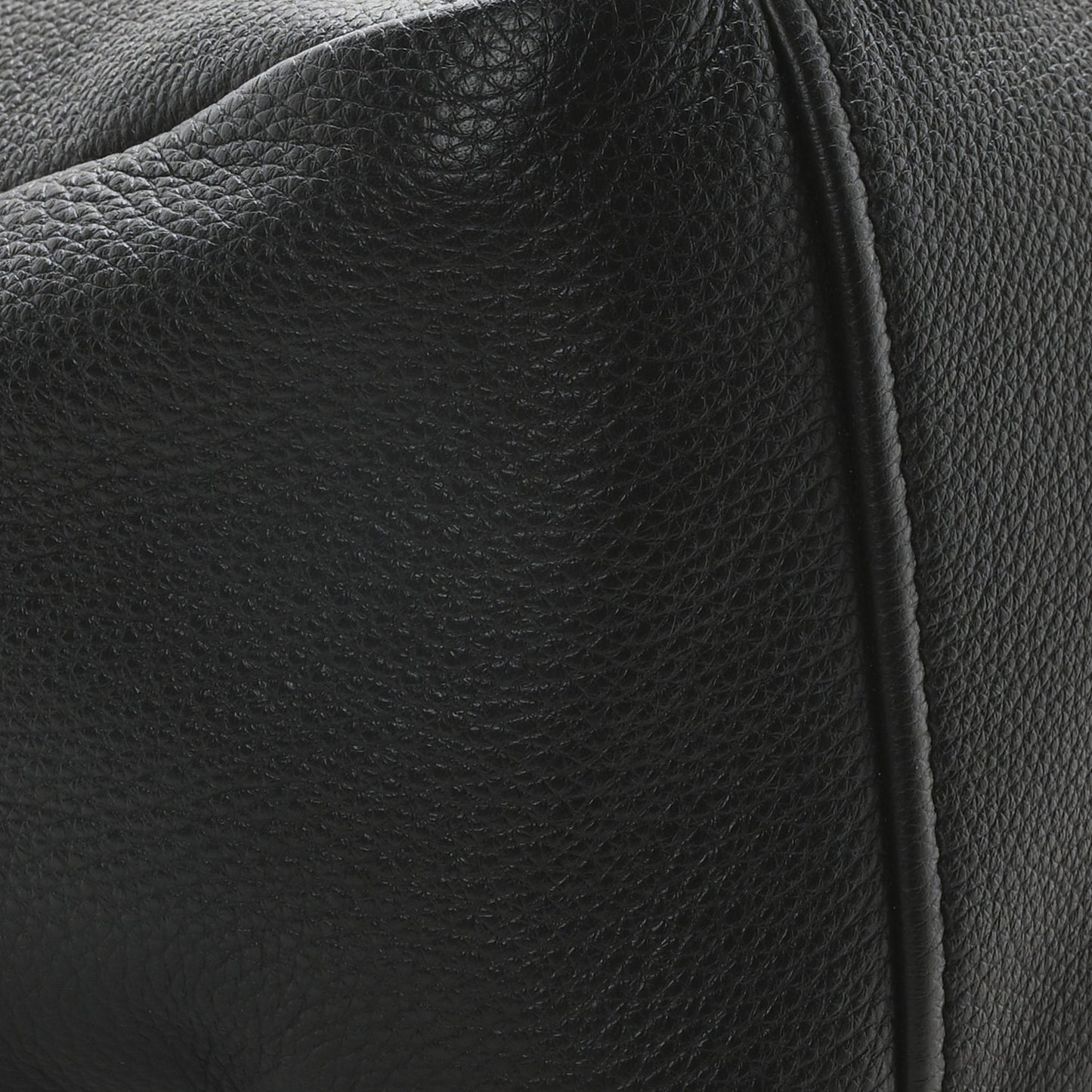 Vitello Daino Medium Messenger Bag Black