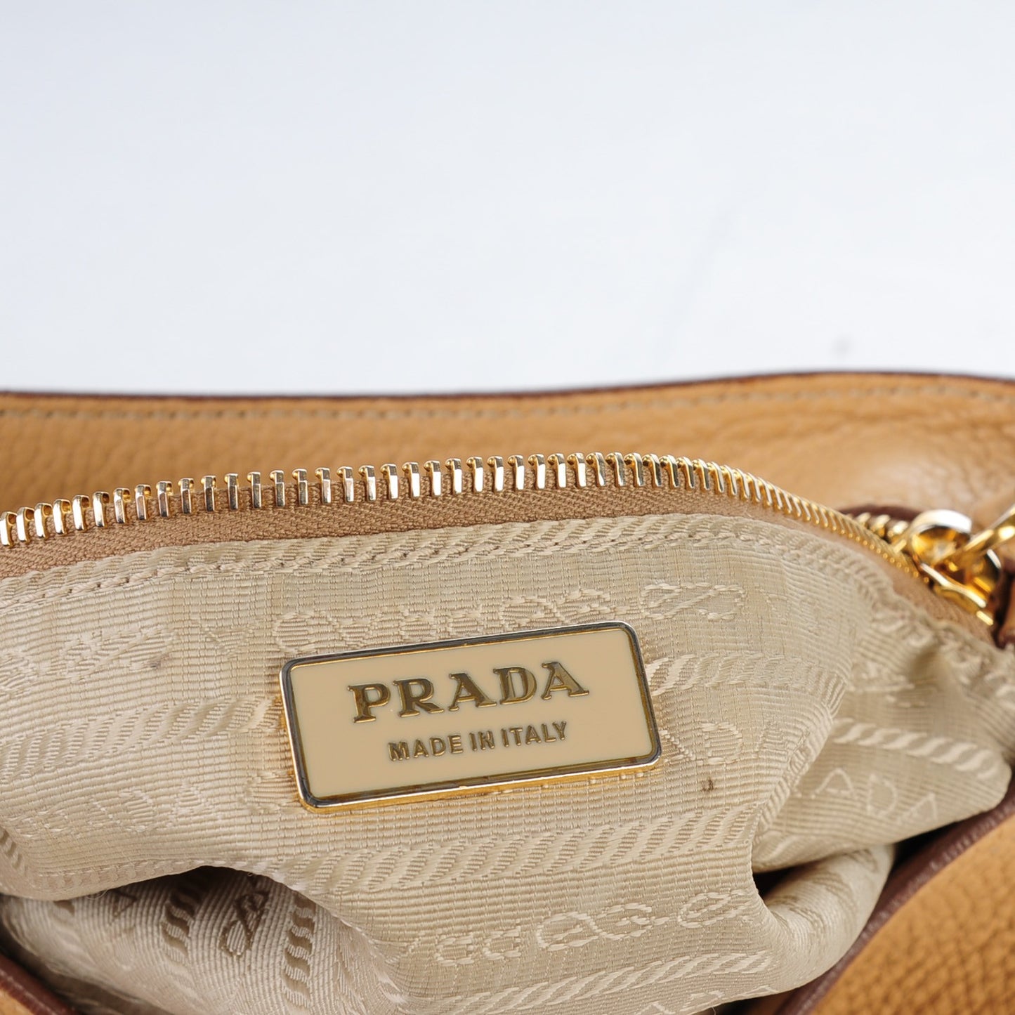 Vitello Daino Shoulder Bag Sabbia