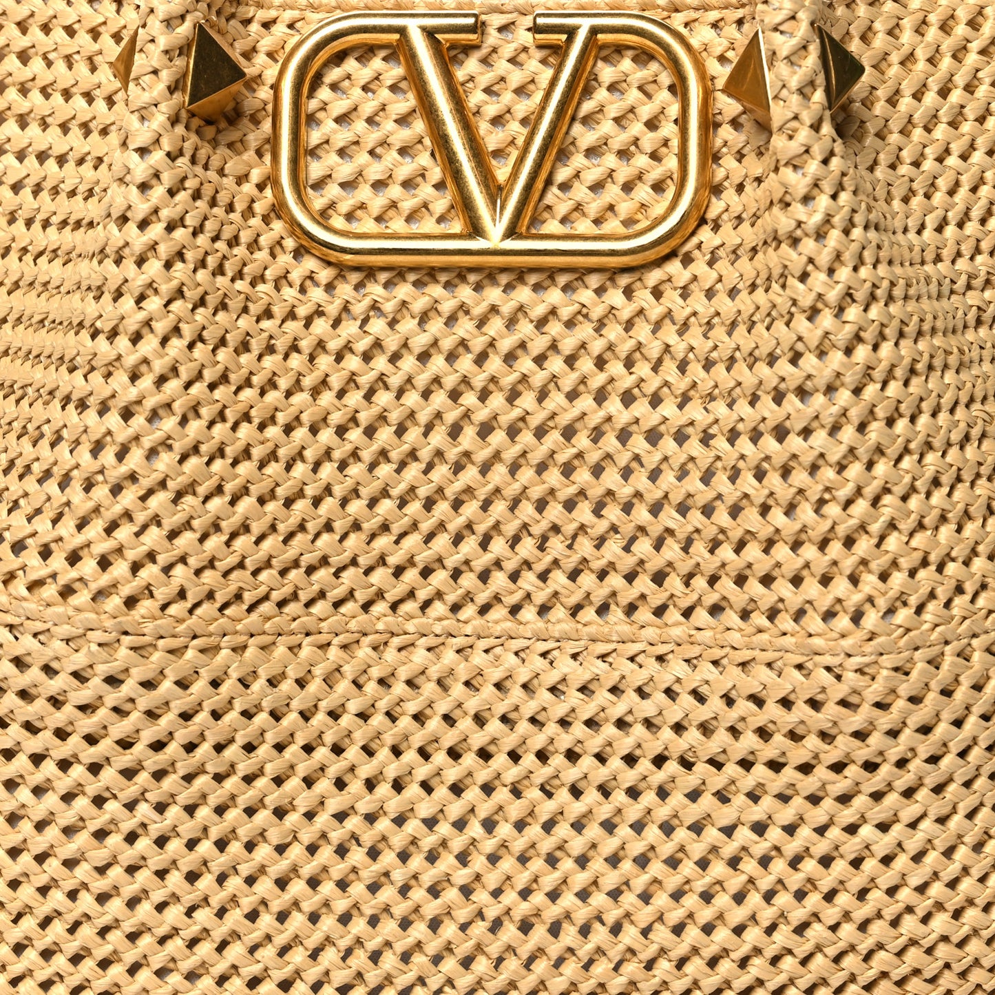 Raffia Grained Calfskin Medium Rockstud Vlogo Tote Naturale
