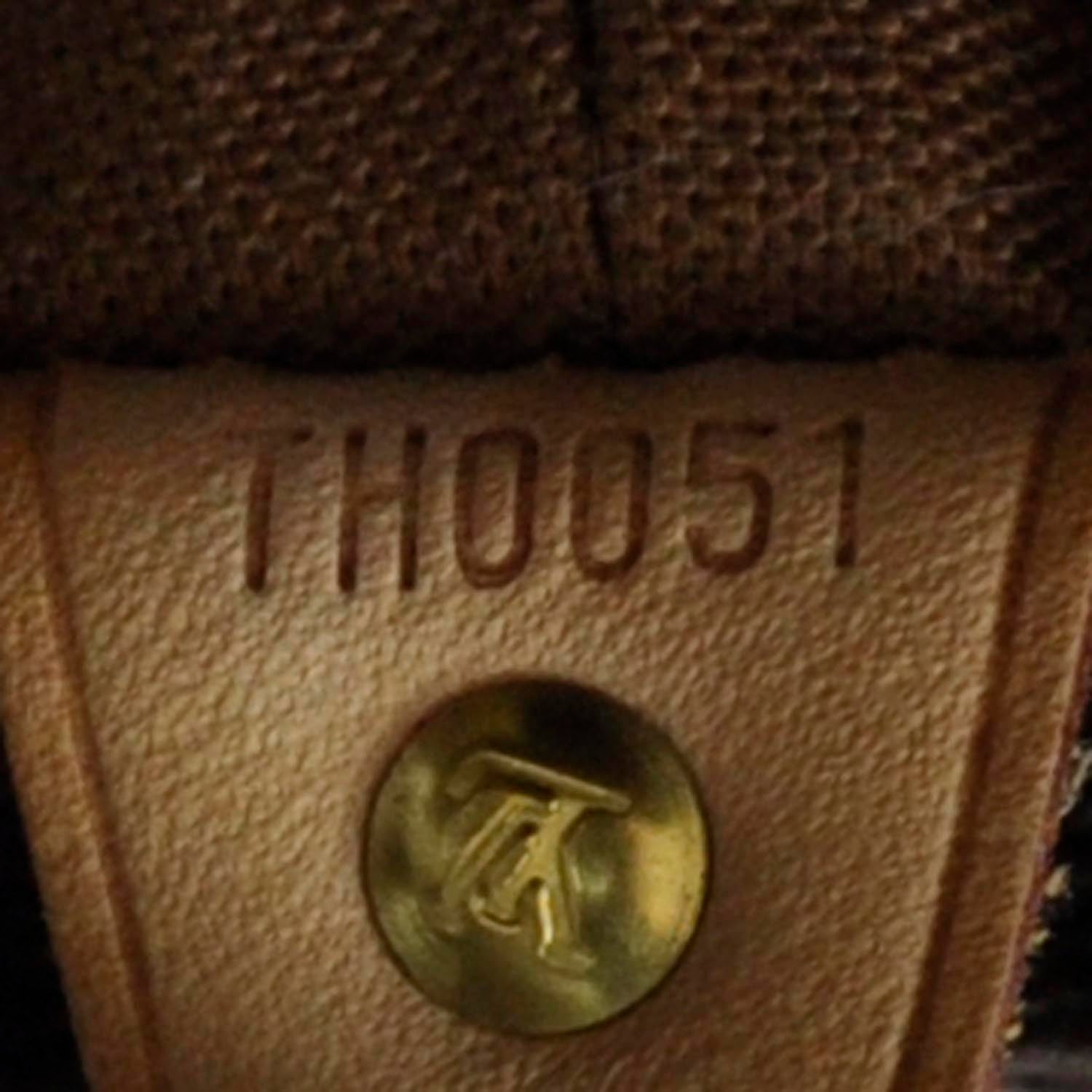 Louis Vuitton Monogram Cabas Mezzo 9 of 9