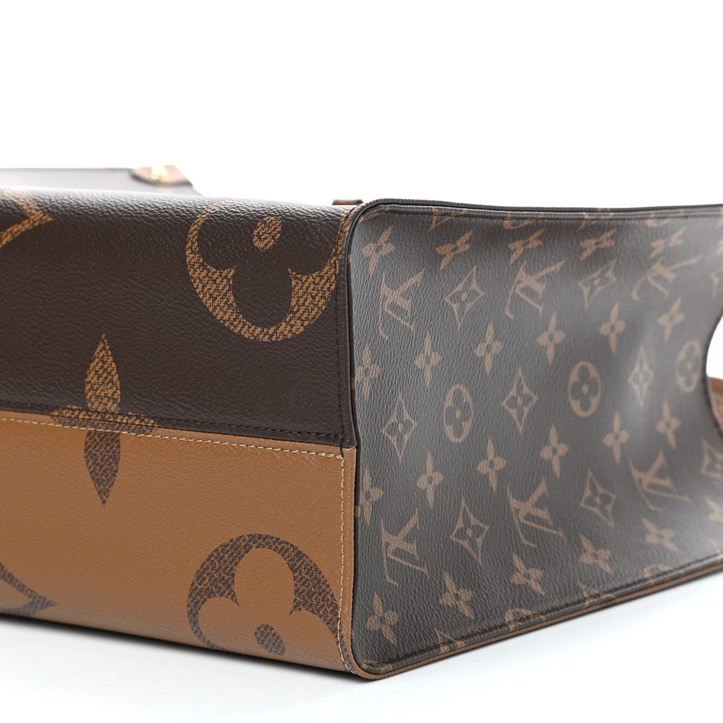 Reverse Monogram Giant Onthego MM