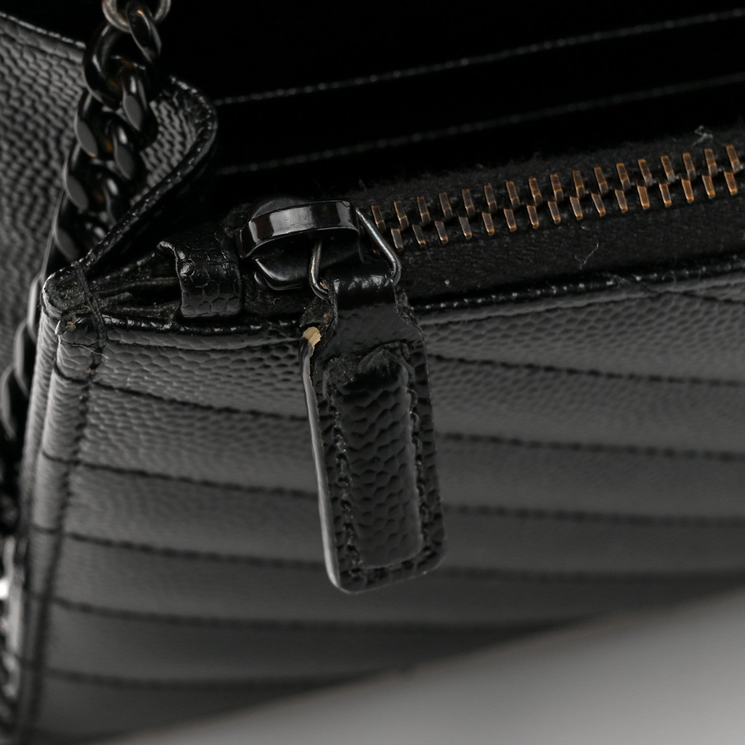 Saint Laurent Grain De Poudre Matelasse Chevron Monogram Monochrome Envelope Chain Wallet Black 14 of 20
