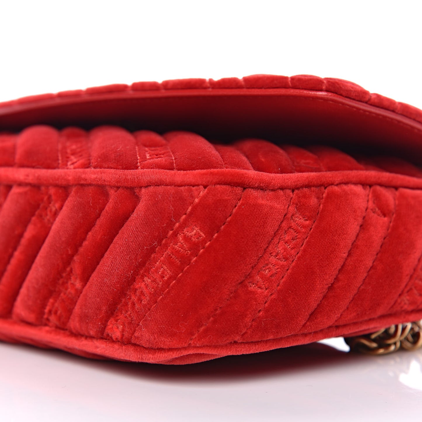 Velvet Logo Matelasse BB Chain Wallet Red