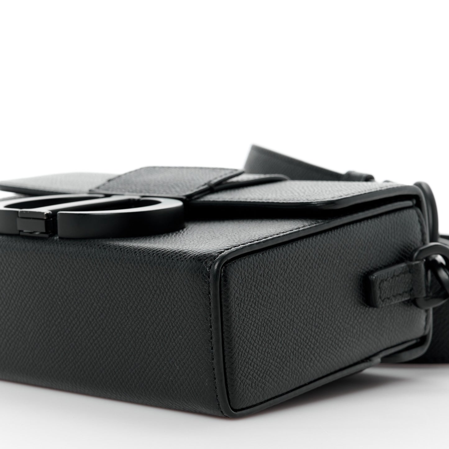 Ultra Matte Grained Calfskin 30 Montaigne Box Bag Black