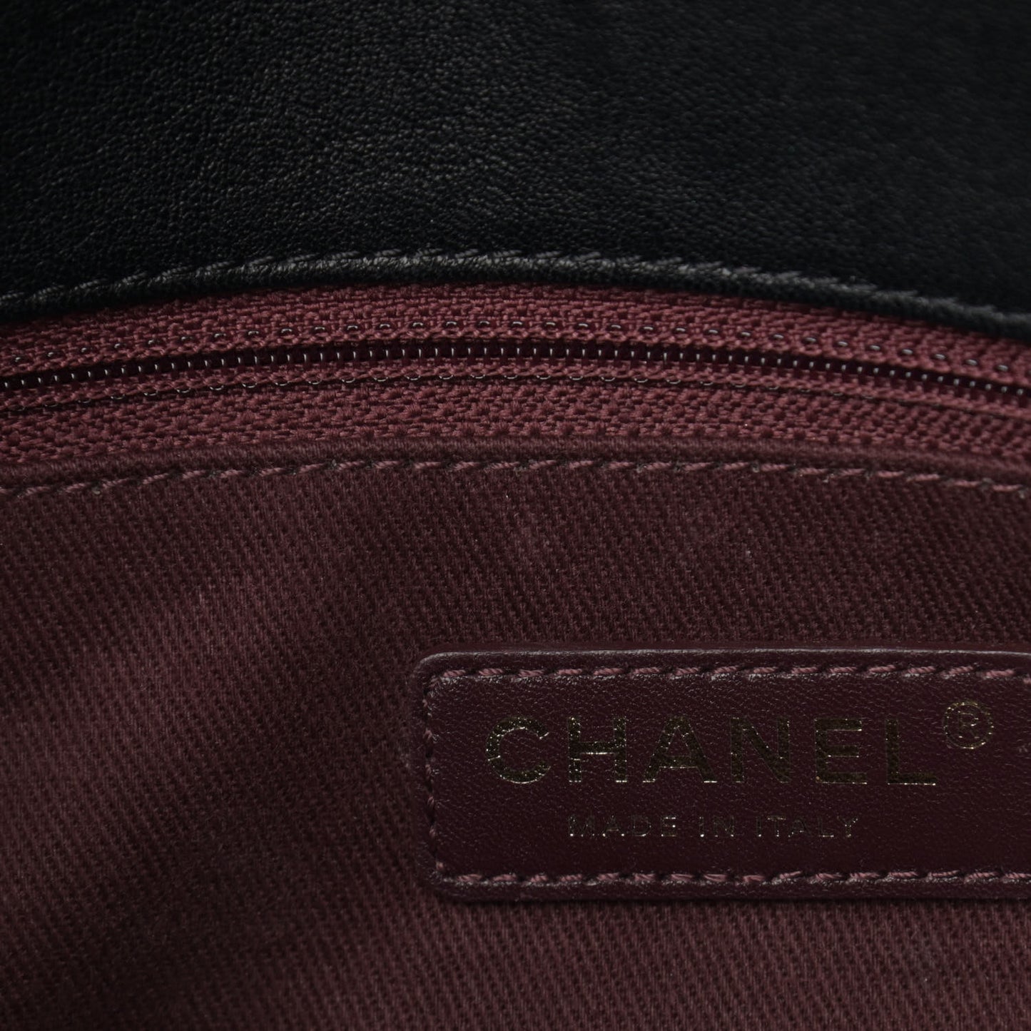 Wrinkled Lambskin Chevron Quilted Medium Surpique Flap Black