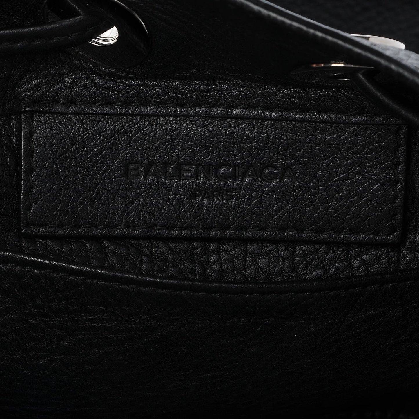 Veau Papier Plate Small Bucket Bag Black
