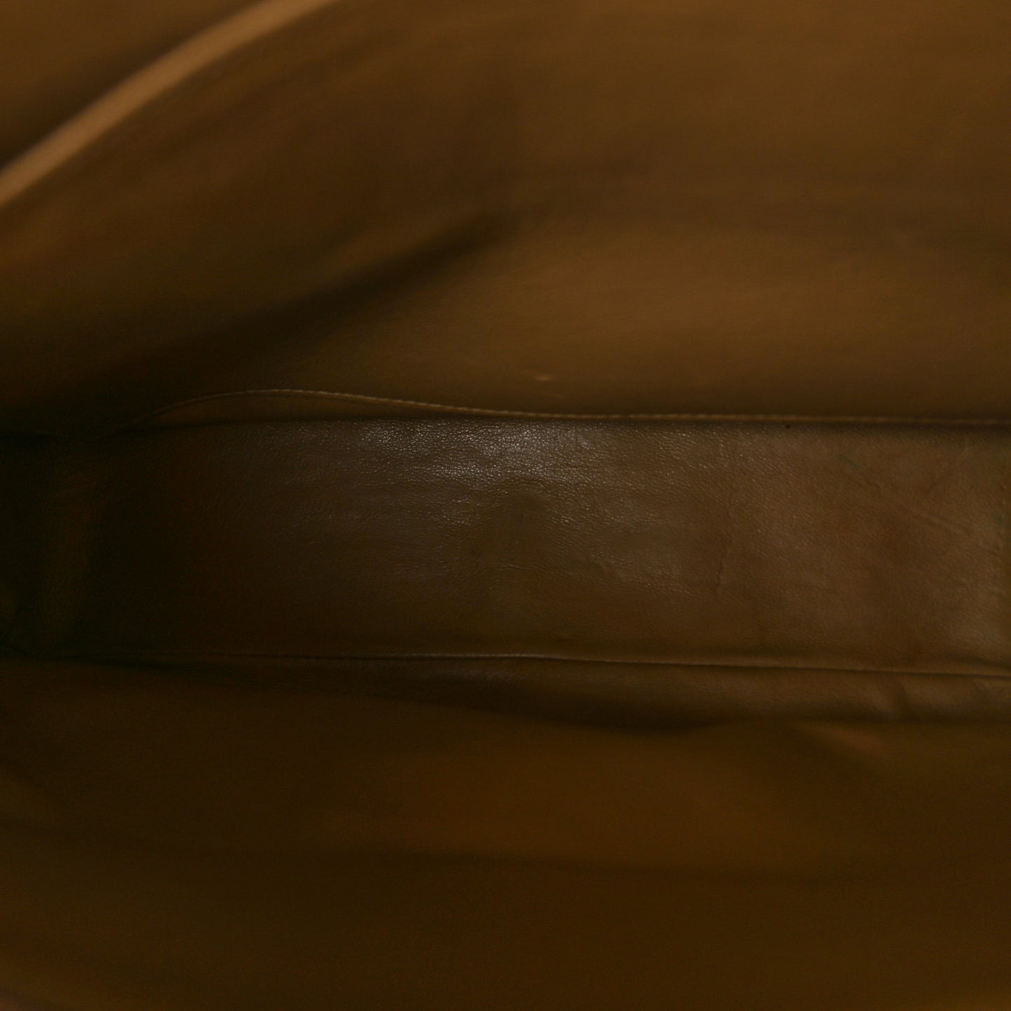 Caviar Vertical Quilt Camera Bag Beige