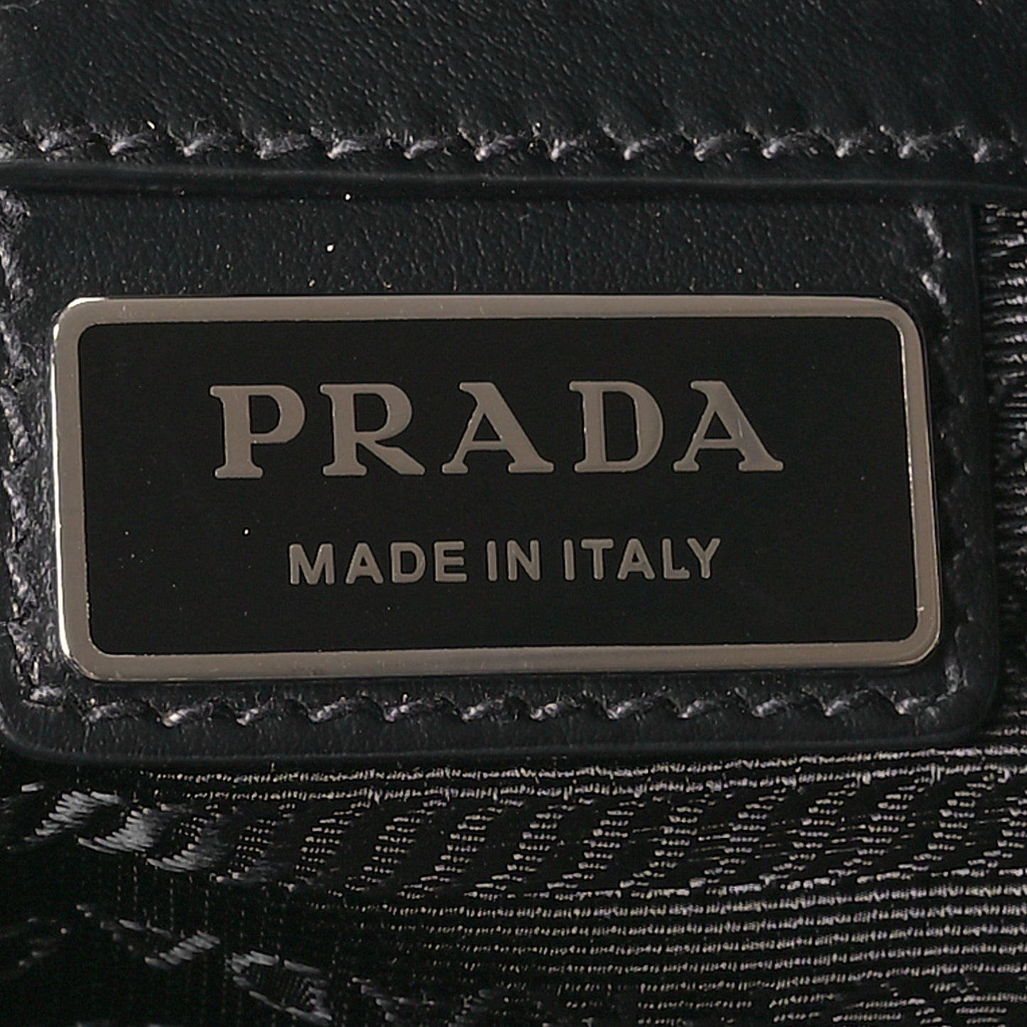 Vitello Daino Medium Messenger Bag Black