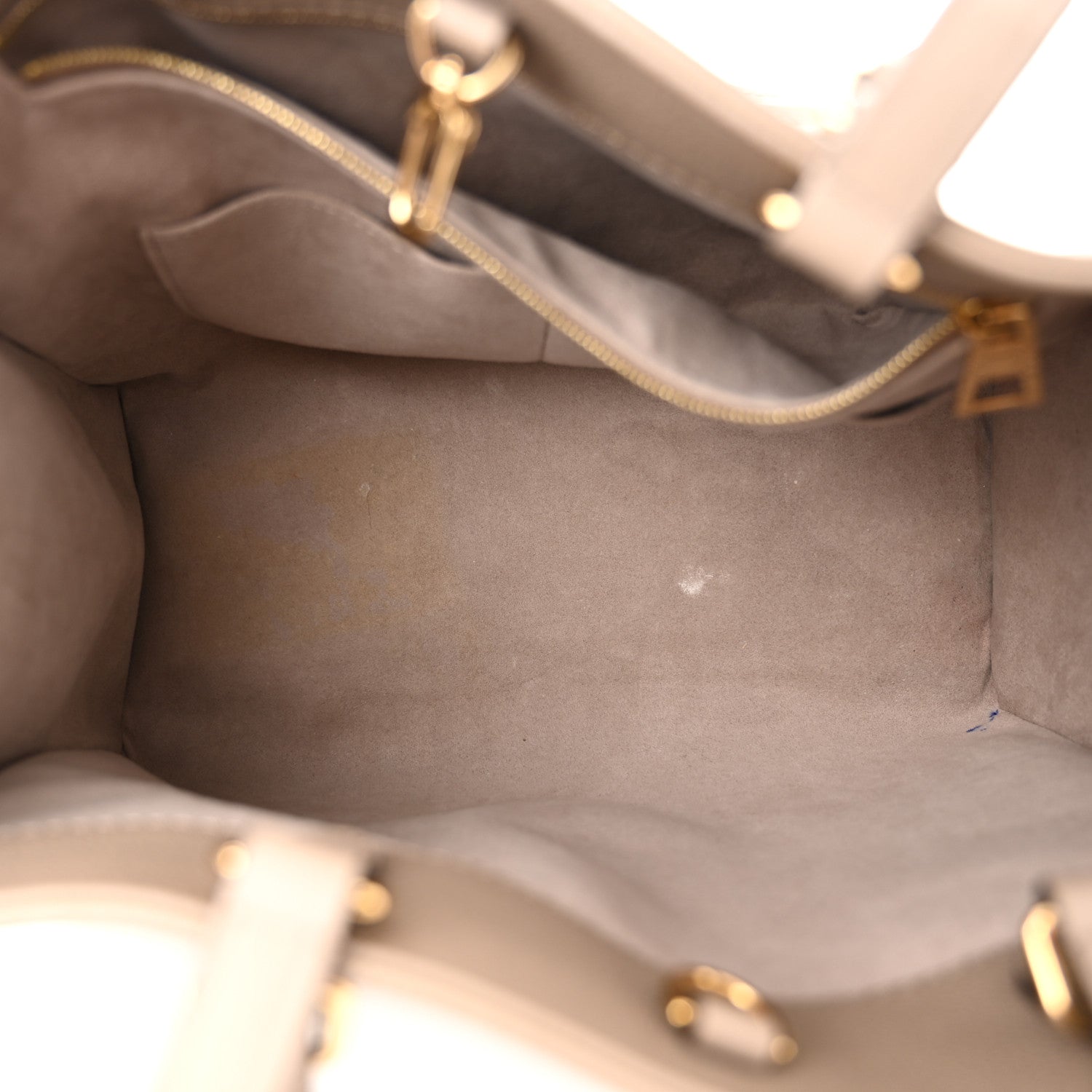 Louis Vuitton Empreinte Monogram Giant Onthego MM Tourterelle 5 of 12