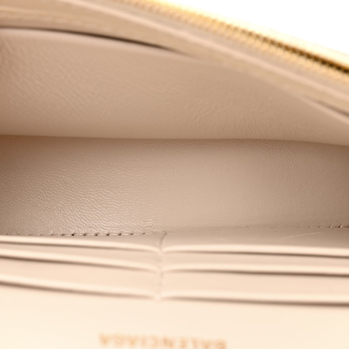 Shiny Calfskin Crocodile Embossed Hourglass Chain Bag Cream