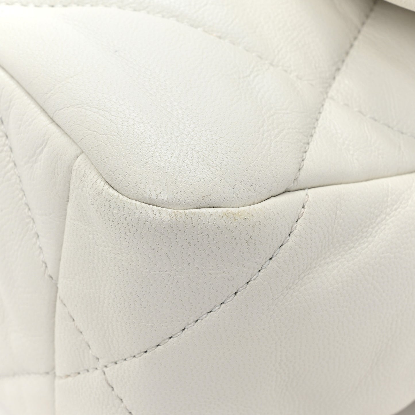 Lambskin Quilted Medium Chanel 19 Flap White