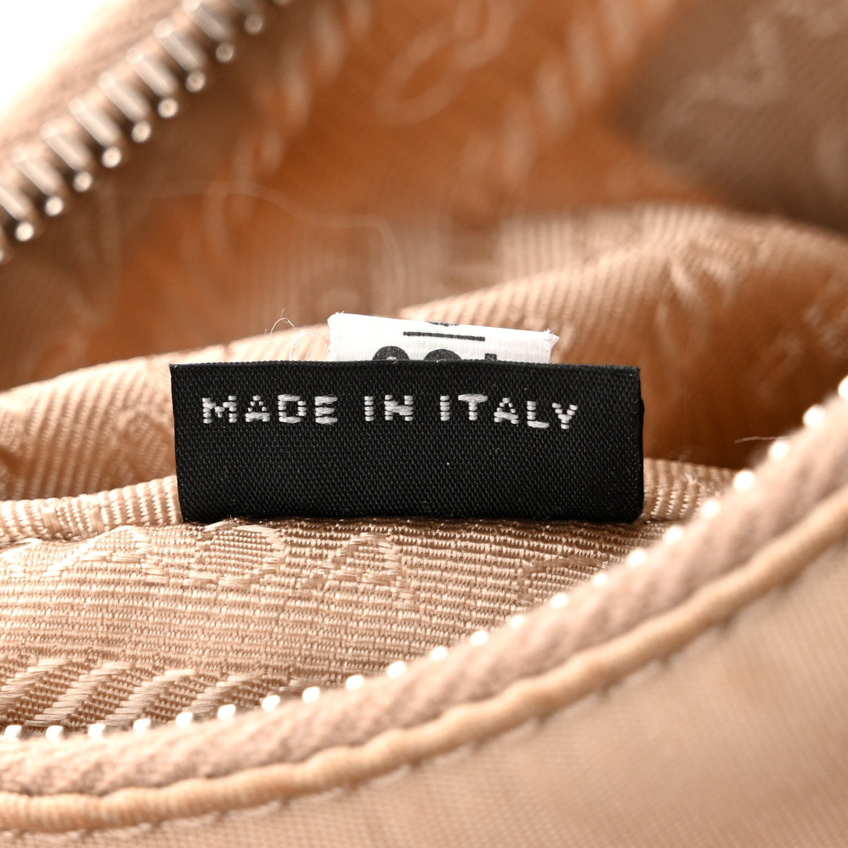 Tessuto Saffiano Re-Edition 2005 Shoulder Bag Cammeo
