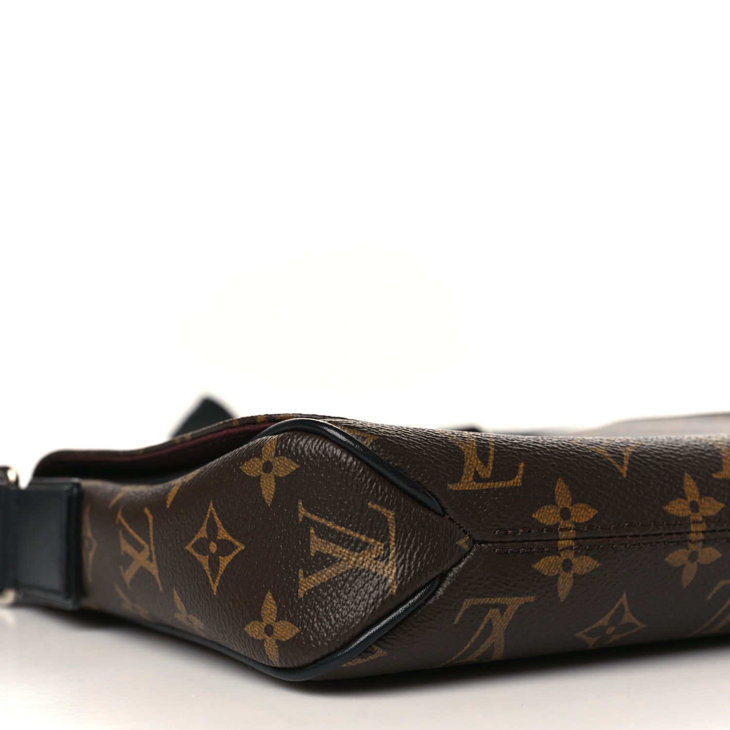 Louis Vuitton Monogram Macassar District PM 7 of 8