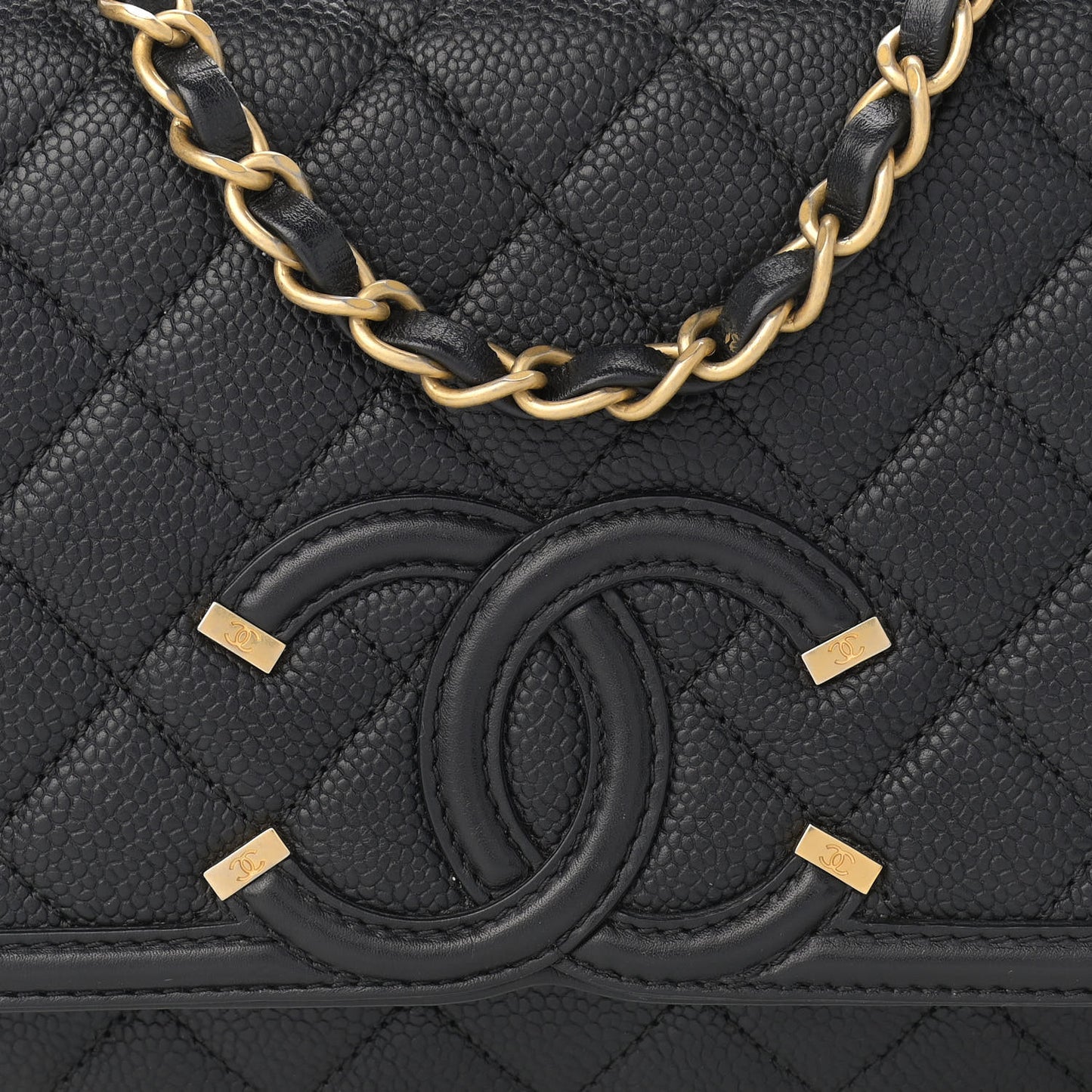 Caviar Quilted Medium CC Filigree Flap Black
