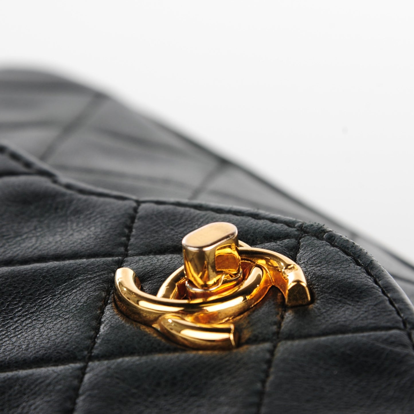 Lambskin Quilted Medium Single Flap Black