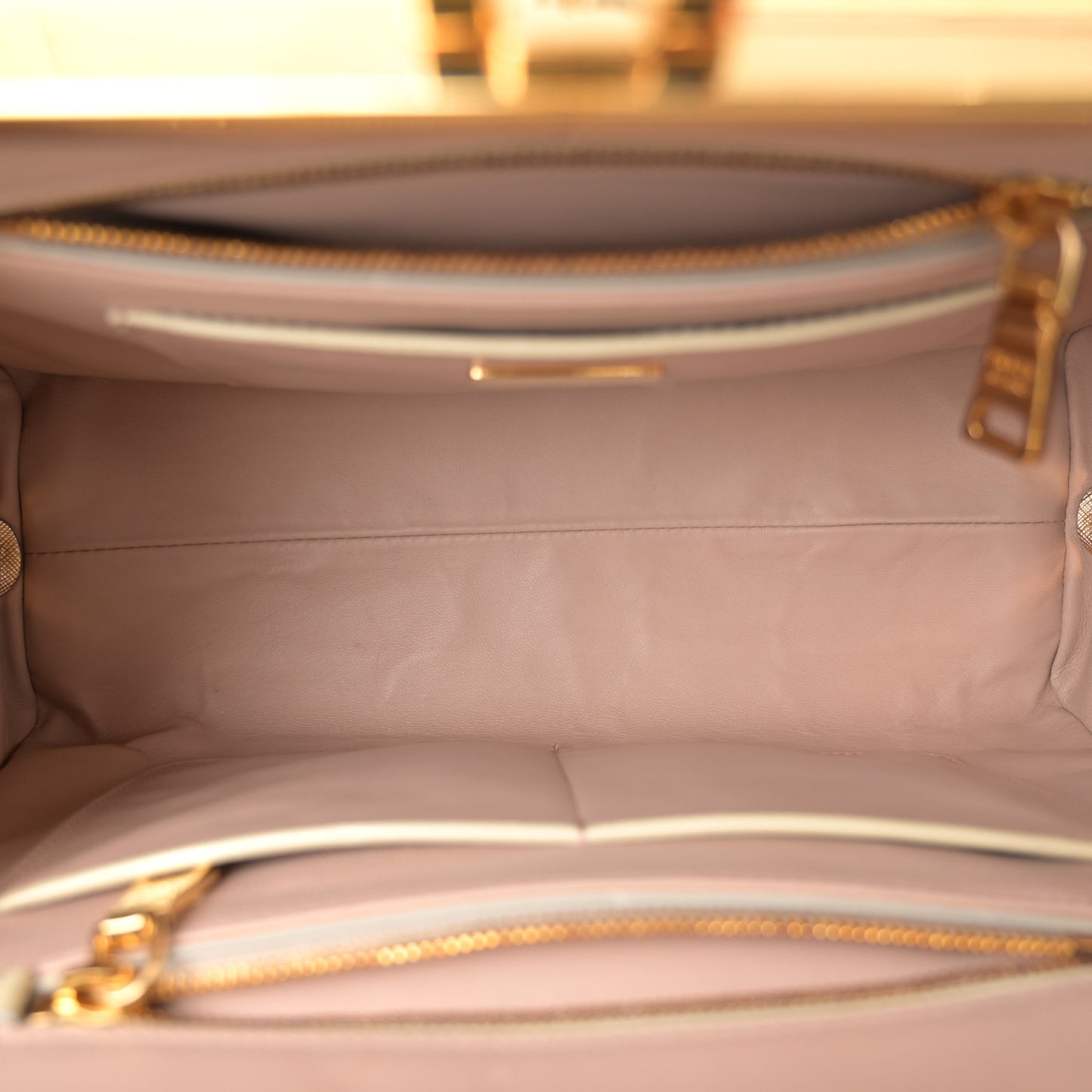 Saffiano Vernice Crystal Pyramid Bag Platino