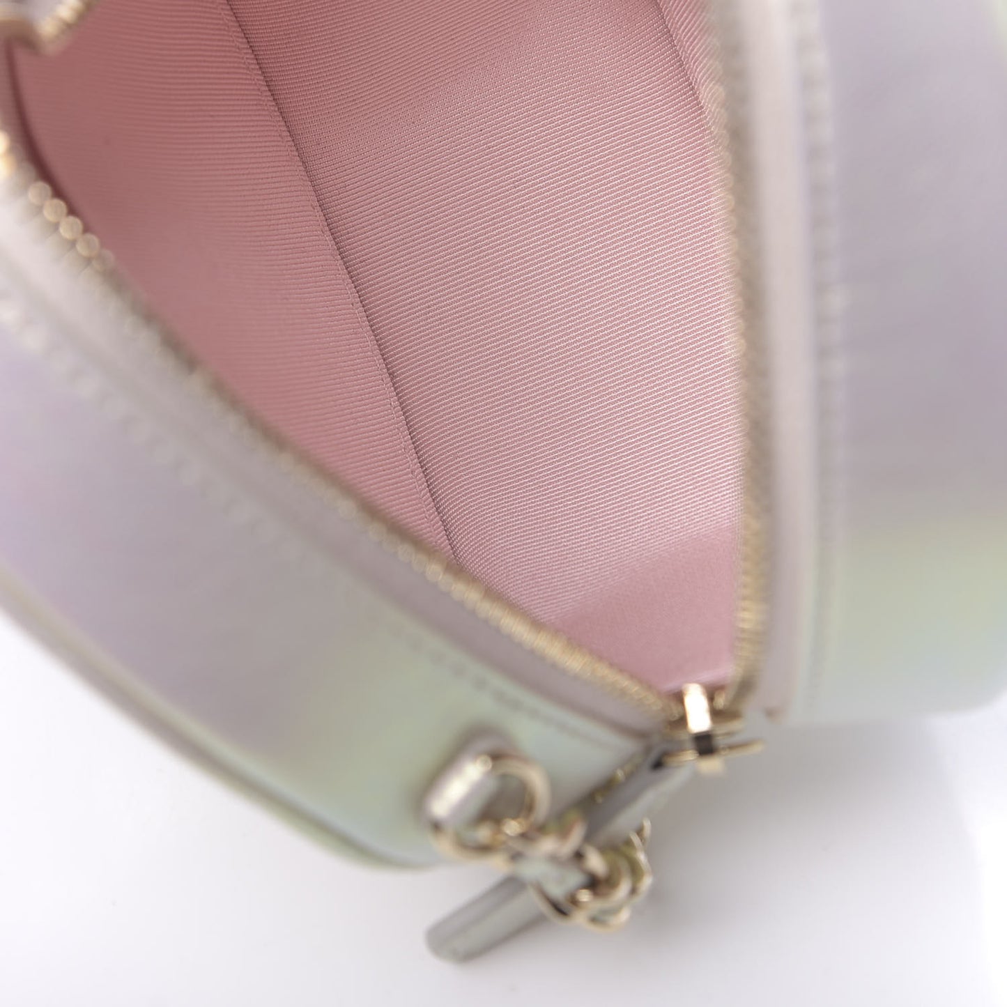 Iridescent Lambskin Quilted Round Clutch With Chain Ivory