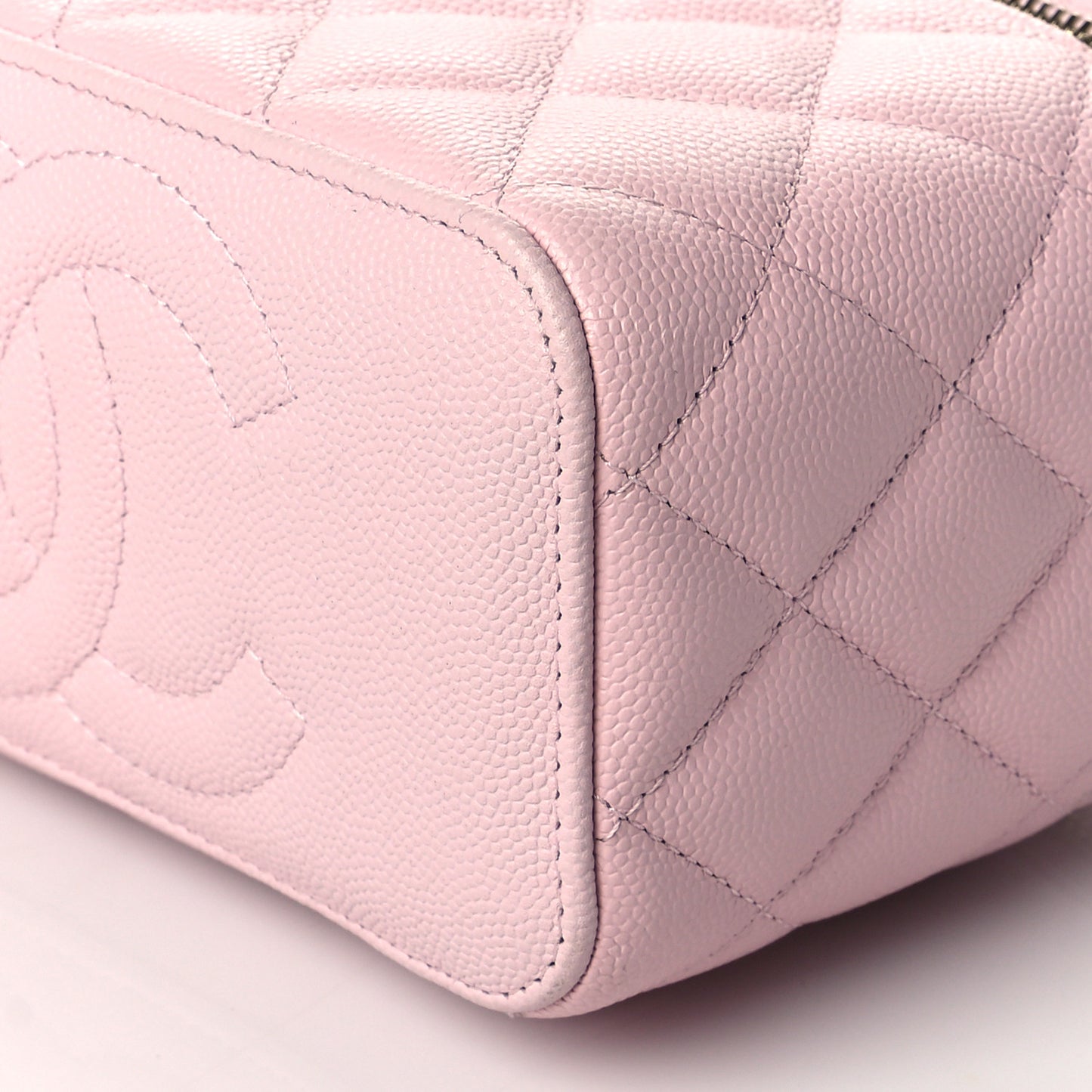 Caviar Quilted Small Vanity Case With Chain Light Pink
