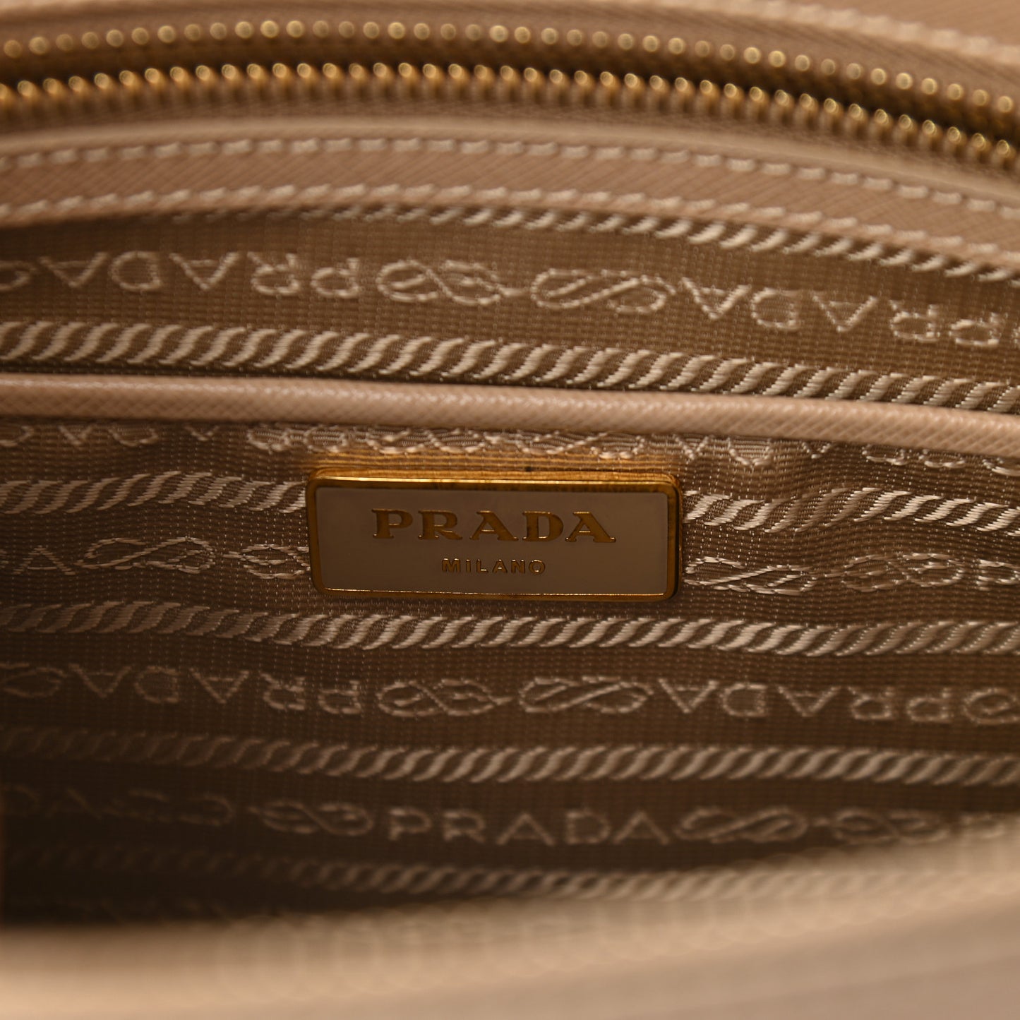 Saffiano Medium Galleria Double Zip Tote Sabbia