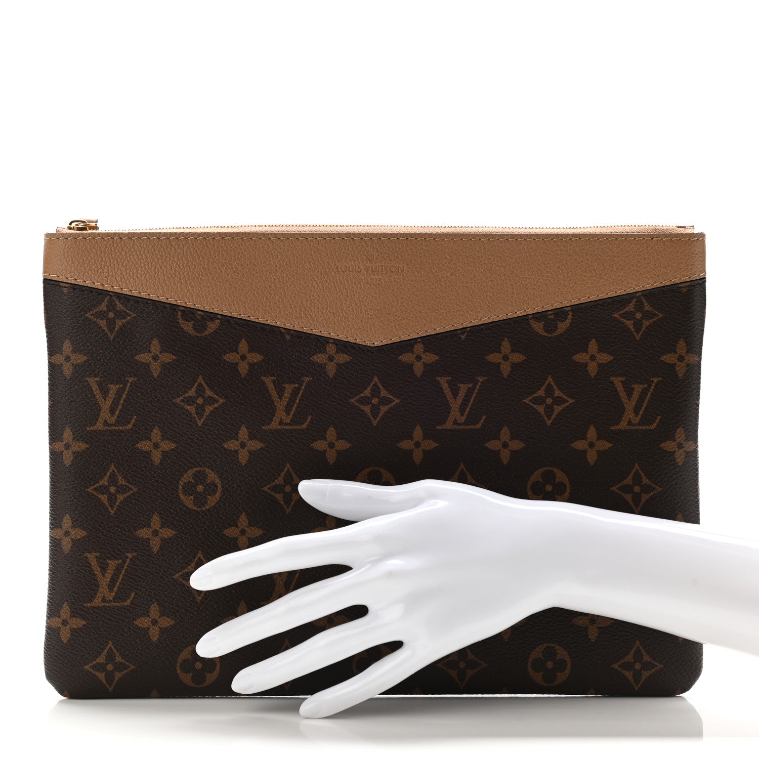 Louis Vuitton Monogram Daily Pouch Sesame 2 of 8