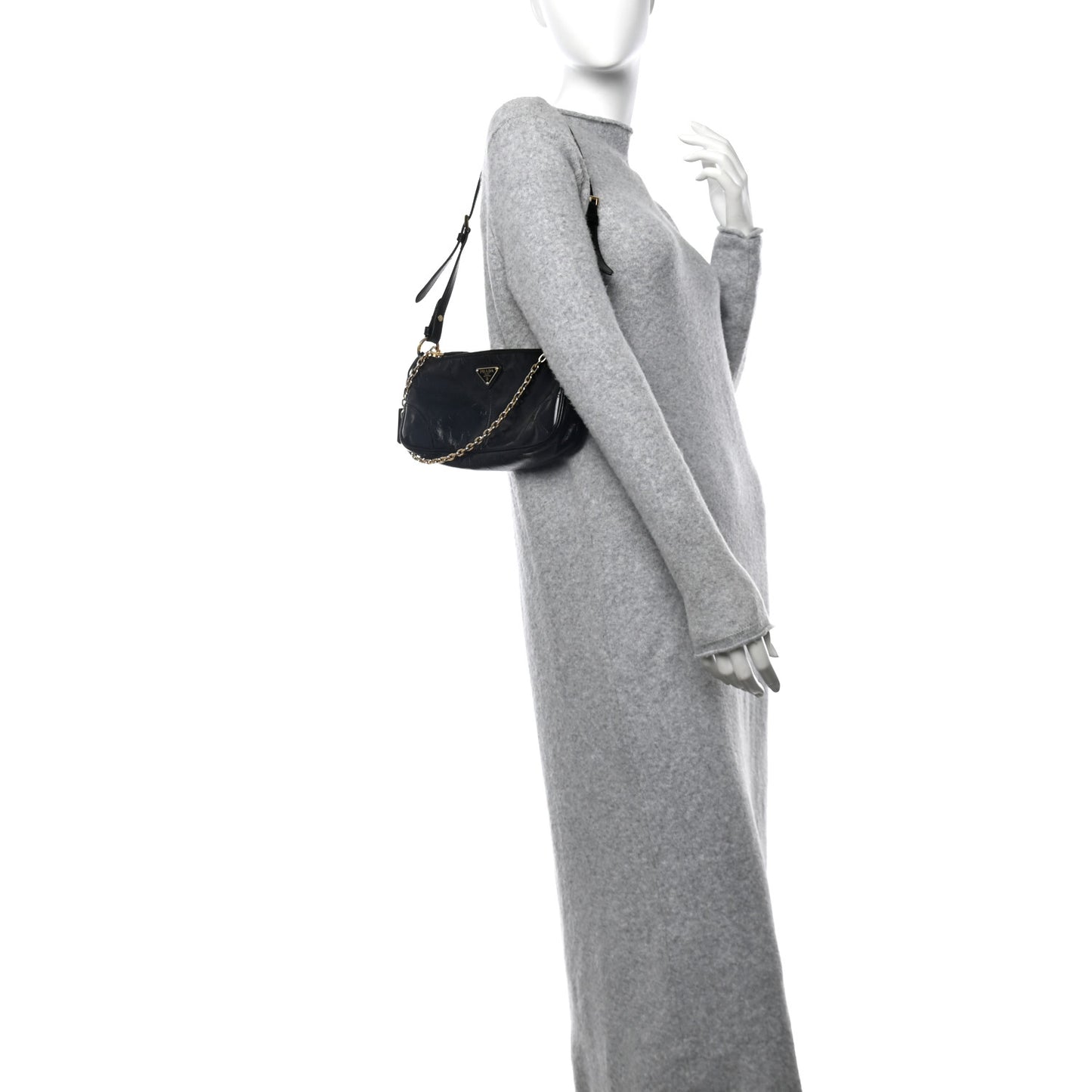 Soft Lux Calfskin Medium Re-Edition 2002 Shoulder Bag Black