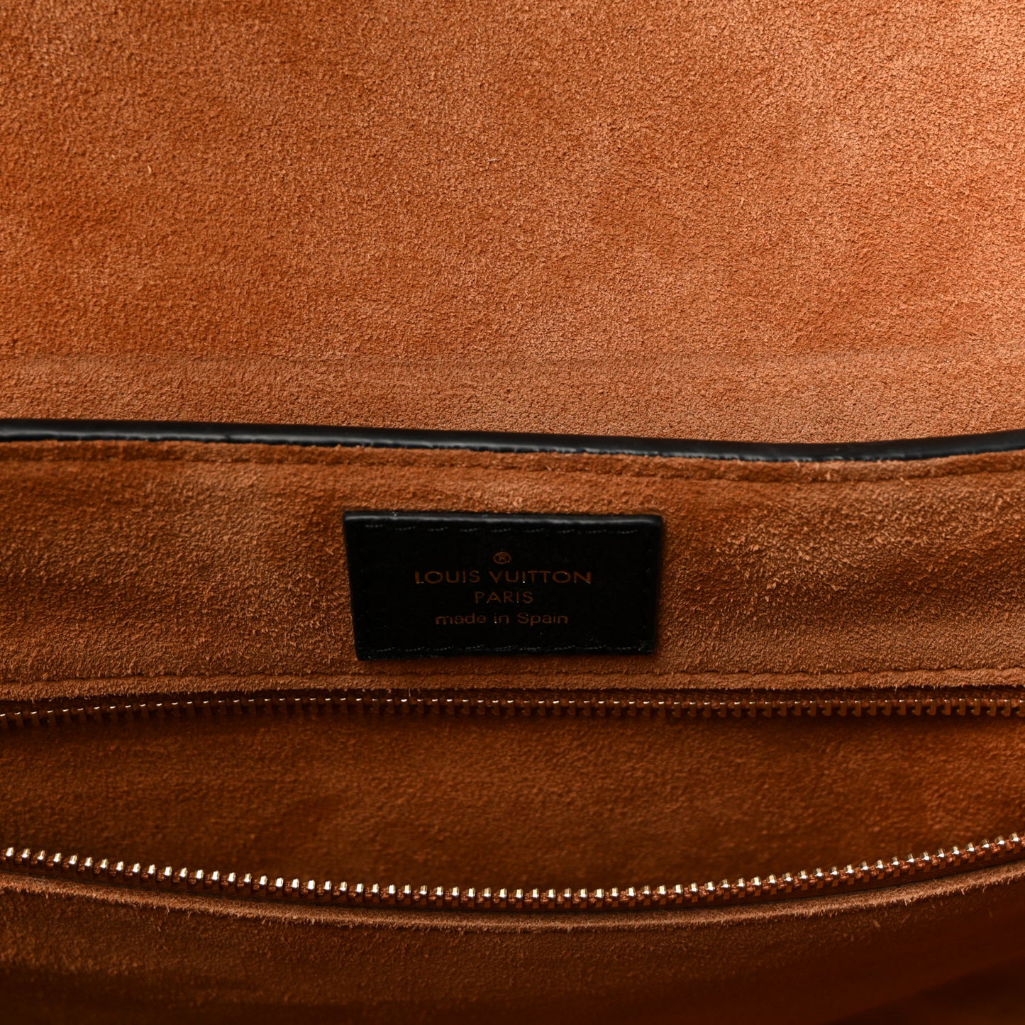 Grained Calfskin Low Key Messenger Black
