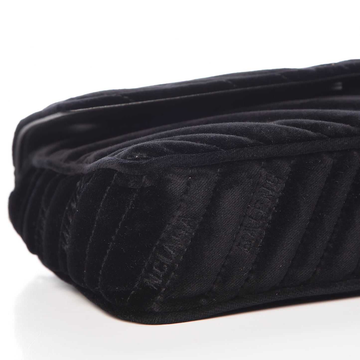 Velvet Logo Matelasse BB Chain Wallet Black