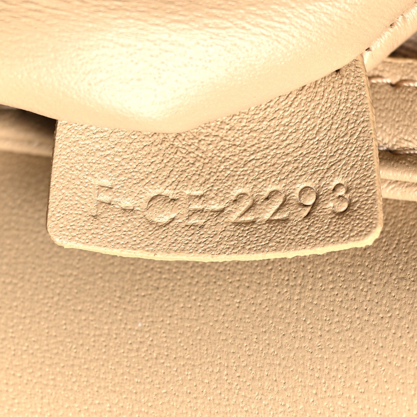 Shiny Calfskin Teen Triomphe Nude