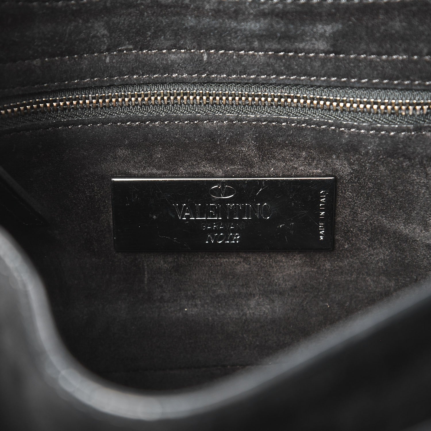 Valentino Garavani Craquele Calfskin Medium Guitar Strap Rockstud Rolling Flap Saddle Bag Black 6 of 9