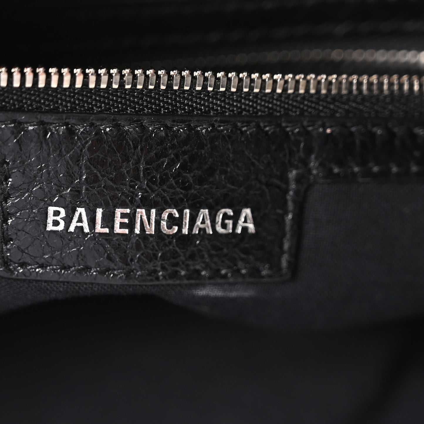 Agneau Arena Medium Le Cagole Shoulder Bag Black