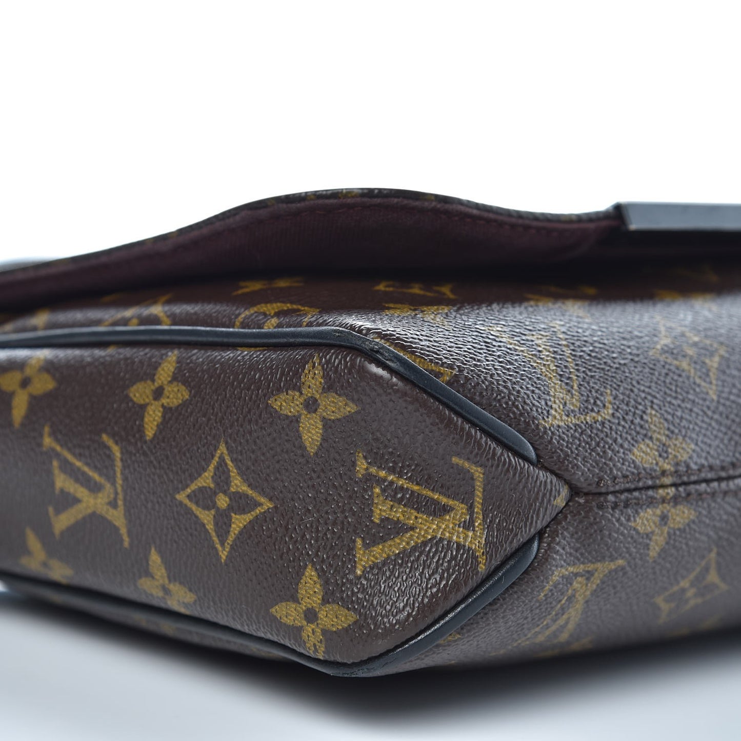 Monogram Macassar District PM